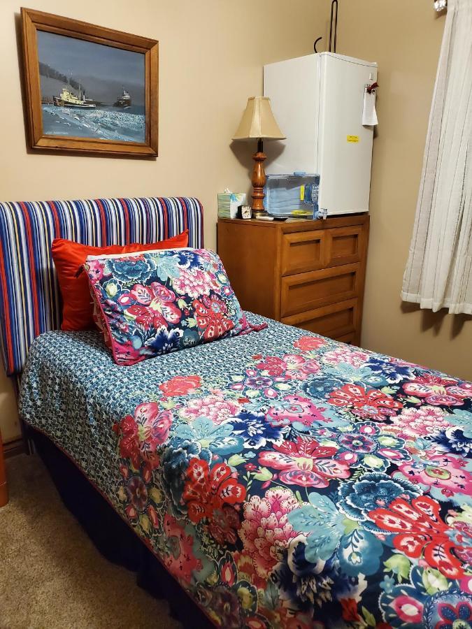 Hampton House Apartment Clinton Township Екстериор снимка